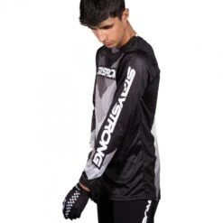 Stay Strong Maillot BMX Manches Longues Staystrong - Chevron Noir 8 Stay Strong Maillot BMX Manches Longues Staystrong - Chevron Noir -Vélo Équipement Magasin maillot bmx manches longues staystrong chevron noir 1