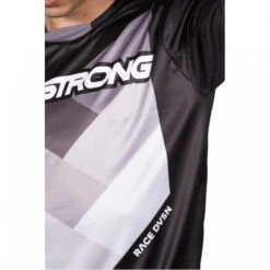 Stay Strong Maillot BMX Manches Longues Staystrong - Chevron Noir 10 Stay Strong Maillot BMX Manches Longues Staystrong - Chevron Noir -Vélo Équipement Magasin maillot bmx manches longues staystrong chevron noir 3