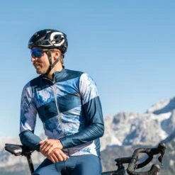 Loeffler Maillot Cycliste Manches Longues M Bike L/S Jersey Floes - Bleu 10 Loeffler Maillot Cycliste Manches Longues M Bike L/S Jersey Floes - Bleu -Vélo Équipement Magasin maillot cycliste manches longues m bike ls jersey floes bleu 3