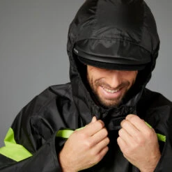 BTWIN PONCHO PLUIE VISIBILITE JOUR VELO VILLE 120 NOIR JAUNE FLUO -Vélo Équipement Magasin poncho pluie visibilite jour velo ville 120 noir jaune fluo 5