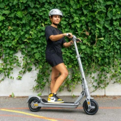 Trottinette électrique 85 Signature - Autonomie 35km - AVEC CLIGNOTANTS -Vélo Équipement Magasin trottinette electrique 85 signature autonomie 35km avec clignotants 4