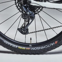 Rockrider Vélo VTT Cross Country XC 900 S Cadre Carbone Et Aluminium Blanc -Vélo Équipement Magasin velo vtt cross country xc 900 s cadre carbone et aluminium blanc 8